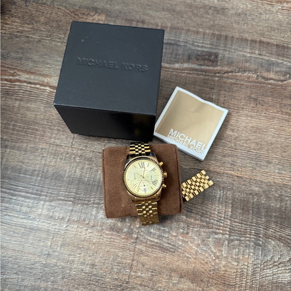 Michael Kors Gold Women's Watch - Picture 2 of 9